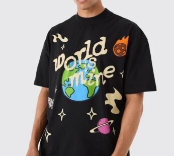 Oversized Extended Neck Space Graphic T-shirt