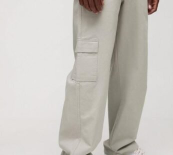 Relaxed Fit Fixed Waist Cargo denims. Trousers